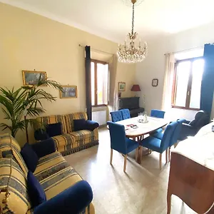 https://luxury-domus-amadora.it-romehotels.com